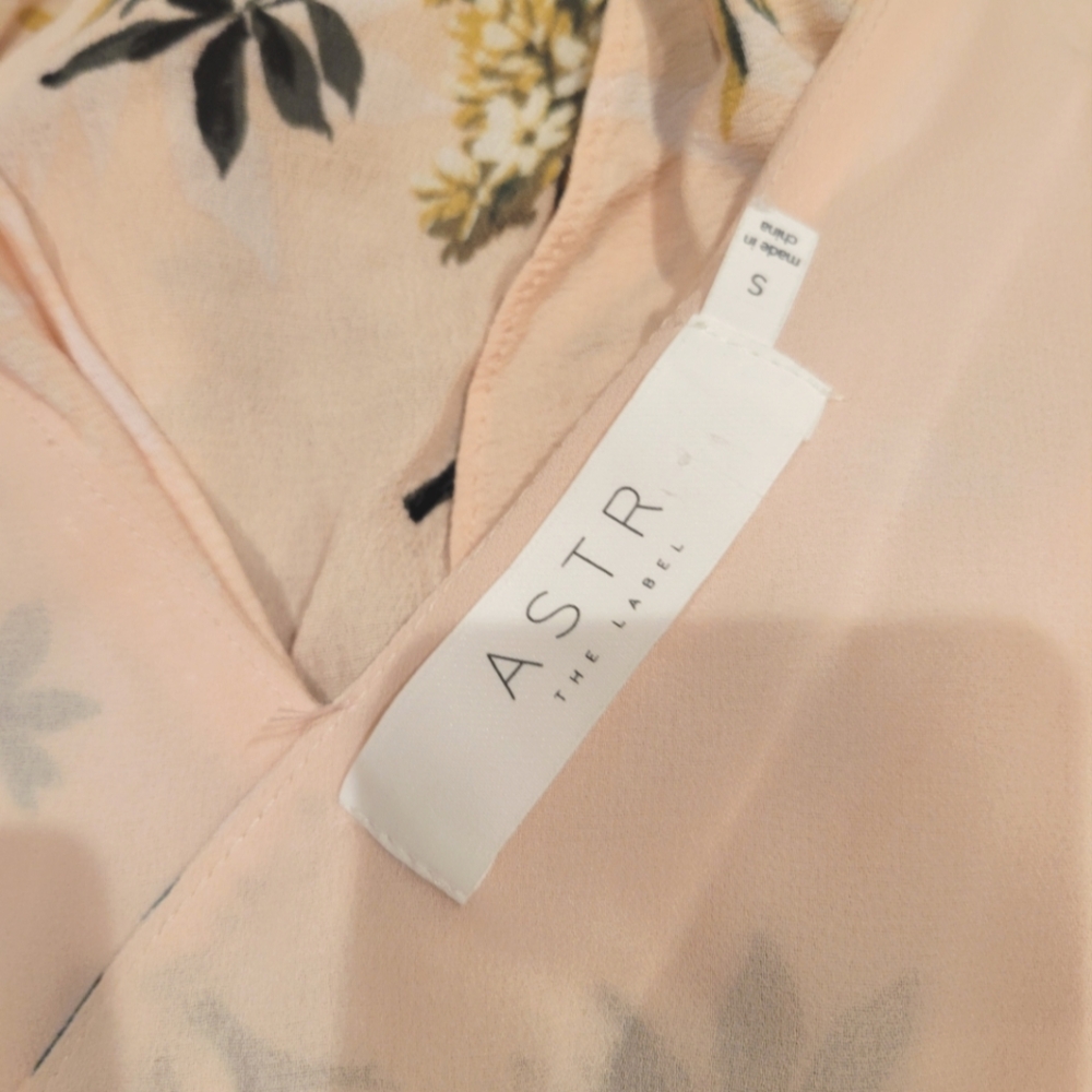 ASTR YESSENIA BLUSH PINK FLORAL MIDI WRAP Sz.S - Picture 3 of 6